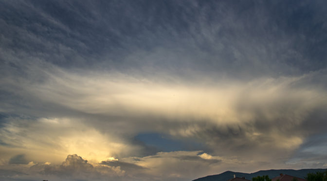 Távoli üllők, mammatus felhők kavalkádja