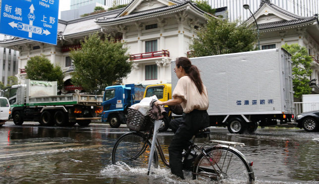 Tájfun csapott le Tokió környékére, milliók maradtak áram nélkül