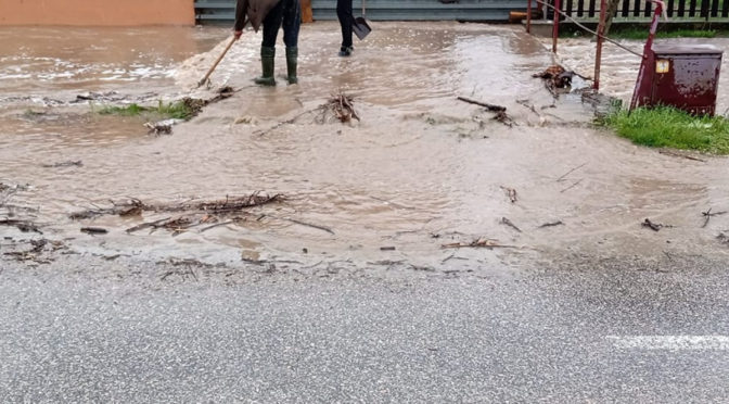 Árvizeket okoz a heves esőzés Szlovákiában