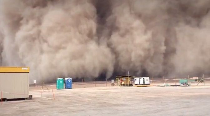 Homokvihar az Atacama-sivatagban, Chile, 2022.03.17