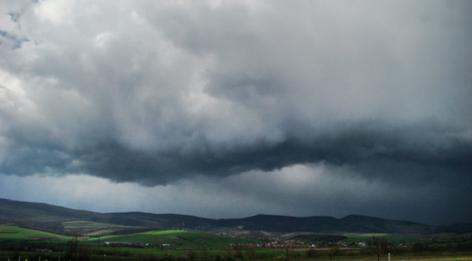 Záporos, zivataros időjárás (2010.04.10.)