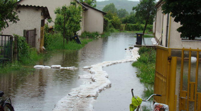 Árad az Ipoly, több településen okoz gondot a hatalmas mennyiségű víz (2010.06.04.)